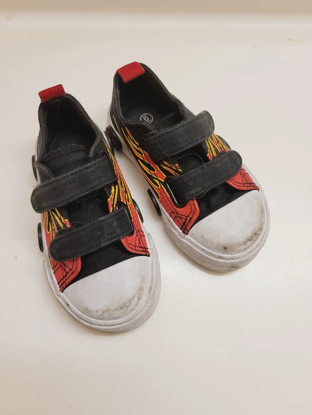 U.s Sports Toddler / Kids Black & Red Flame Velcro Sneakers with Toy Wheels Sz 6